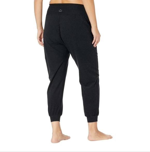 Beyond Yoga Plus Size Joggers - Picture 3 of 7